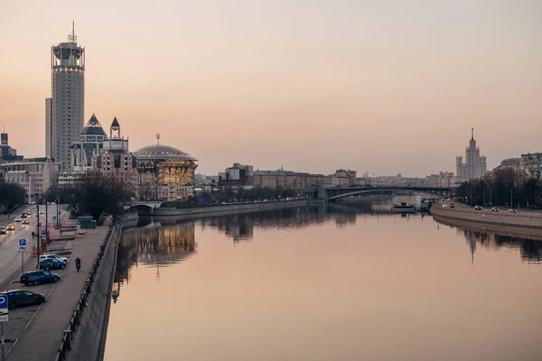 Zobacz Kosmodamianskaya Nasyp Moskwa Dom Muzyki — Zdjęcie stockowe