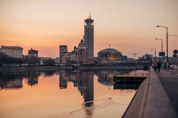 Blick Auf Kosmodamianskaja Uferweg Und Moskauer Haus Der Musik — Stockfoto
