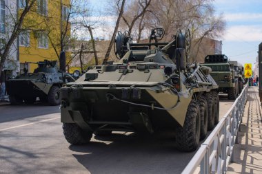 Tekerlekli zırhlı onarım ve tahliye araç.