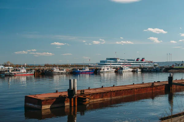 乌里扬诺夫斯克 俄罗斯 2018年5月8日 港口与船 — 图库照片