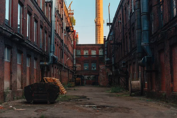 Terk edilmiş bitki, St. Petersburg 