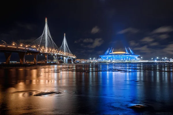 St. Petersburg. Krestovsky Island, Western yüksek hızlı çapı, yeni köprü, Lakhta Merkezi ve stadyum görünümünü. 