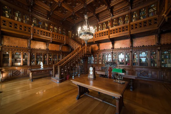 Saint-Petersburg, Rusya- 11 Ekim 2015: Devlet Hermitage Müzesi Nicholas Ii Kütüphanesi