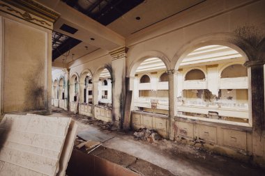 Saint Petersburg, Rusya - 7 Ocak 2019: Terk edilmiş otel 