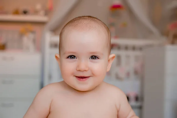 Foto Una Graziosa Bambina Nella Sua Sala Giochi — Foto Stock