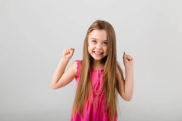 Portrait Une Petite Fille Robe Rose Sur Fond Blanc Concept — Photo