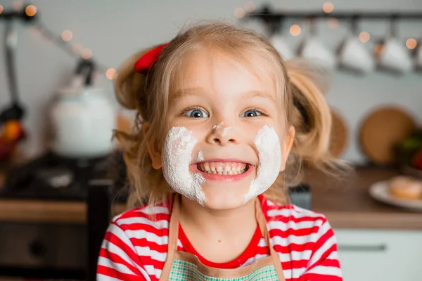 Little Blond Girl Ingredients Cooking Modern Stylish Kitchen Cute Mother — Stock Photo, Image