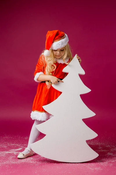 Linda Niña Rubia Traje Santa Sobre Fondo Rojo Con Números —  Fotos de Stock