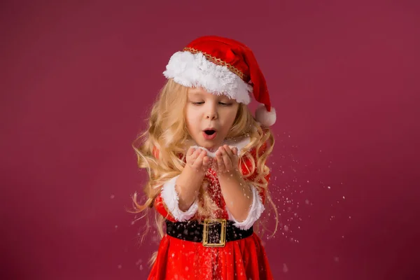 Linda Niña Rubia Traje Santa Sobre Fondo Rojo Con Números —  Fotos de Stock