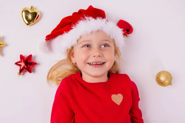 Linda Niña Usando Sombrero Rojo Concepto Navidad —  Fotos de Stock