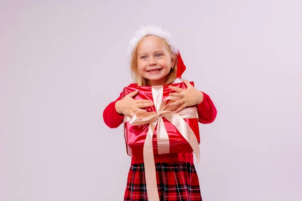 Linda Niña Usando Sombrero Rojo Concepto Navidad —  Fotos de Stock