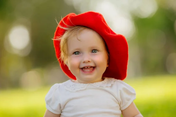 Hermosa Niña Aire Libre Parque Día Soleado —  Fotos de Stock