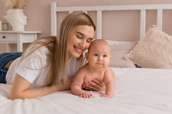 Young Mother Child Cute Portrait — Stock Photo, Image