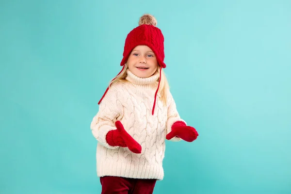 Kırmızı Şapkalı Tatlı Küçük Kız — Stok fotoğraf