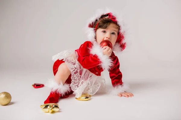 Linda Menina Está Vestindo Roupa Natal — Fotografia de Stock