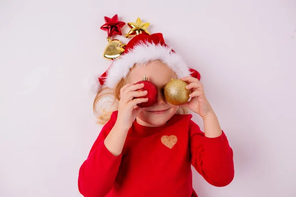 Linda Niña Usando Sombrero Rojo Concepto Navidad —  Fotos de Stock