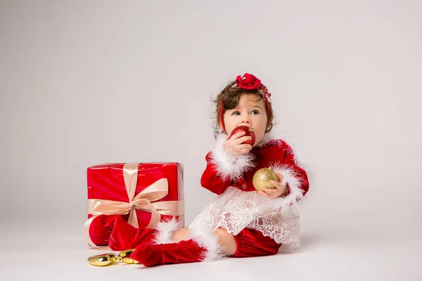 Linda Menina Está Vestindo Roupa Natal — Fotografia de Stock