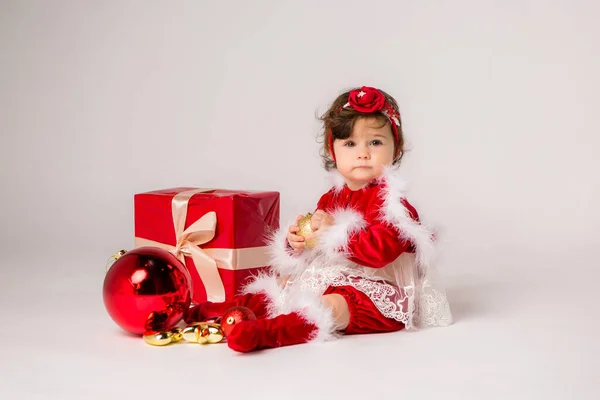 Linda Menina Está Vestindo Roupa Natal — Fotografia de Stock