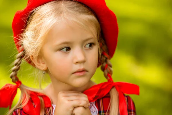 Feliz Rubia Niña Aire Libre — Foto de Stock