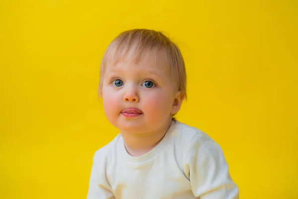 Healthy Baby White Bodysuit Sits Yellow Background Space Text — Stock Photo, Image