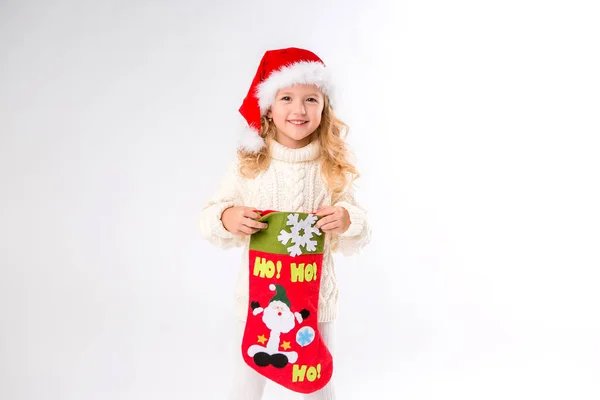 Niña Jersey Blanco Con Regalo Concepto Navidad —  Fotos de Stock