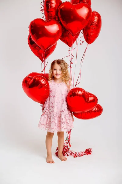 Блондинка Дівчинка Рожевій Сукні Червоними Кульками — стокове фото