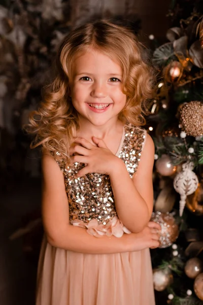 Mignonne Petite Fille Sur Noël — Photo