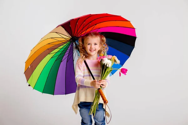 Schattig Klein Meisje Met Kleurrijke Paraplu — Stockfoto