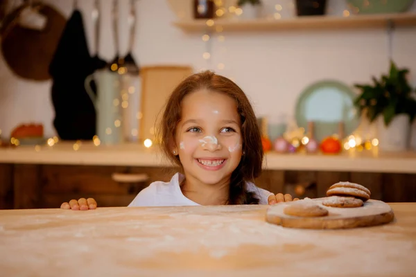 Cute Happy Girl Cookies Kitchen — Stock Photo, Image