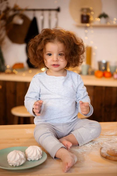 Cute Happy Girl Cookies Sweets Kitchen — Stock Photo, Image