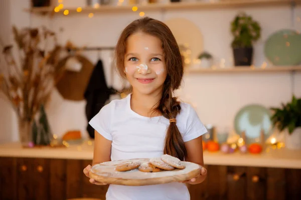 Cute Happy Girl Cookies Kitchen — Stock Photo, Image