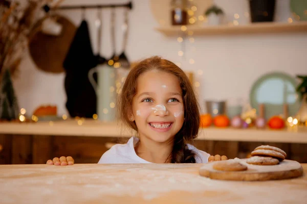 Cute Happy Girl Cookies Kitchen — Stock Photo, Image