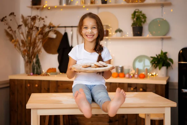 Cute Happy Girl Cookies Kitchen — Stock Photo, Image