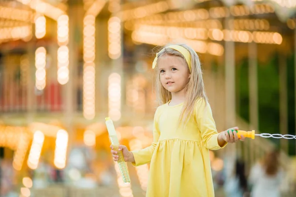 Happy Blond Little Girl Yellow Dress Amusement Park — Stock Photo, Image