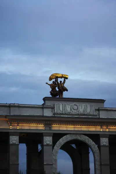 Parktaki Sovyet mimarisi