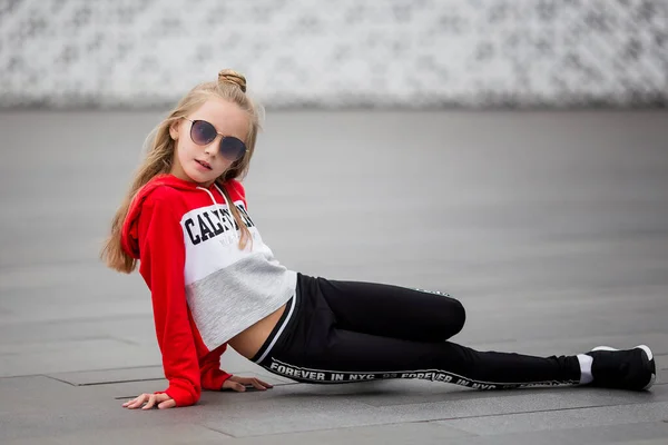 Little Girl Tracksuit Dancing Modern Dance Street Young Urban Hip — Stock Photo, Image