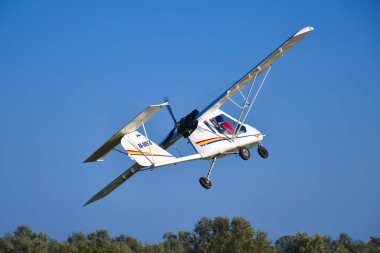 Hafif uçak kalkıyor.