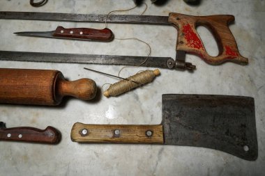 Mortara 09 / 10 / 2019: salam hazırlamak için mutfak aletleri topluluğu