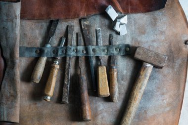 Florence - 05 / 18 / 2018: heykel aletli deri çanta