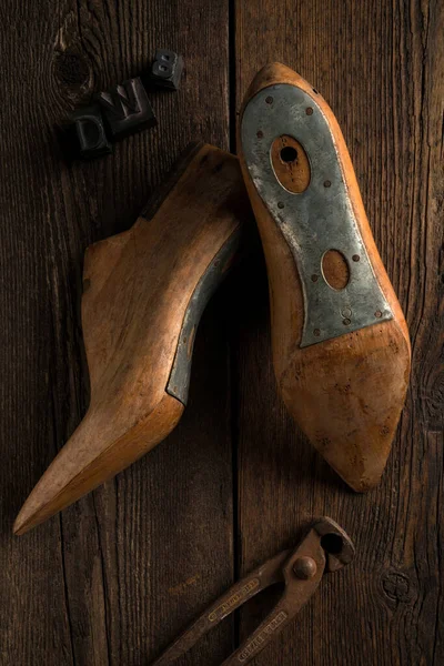 피렌체 2019 나무판에 핀으로 신발을 만드는 — 스톡 사진