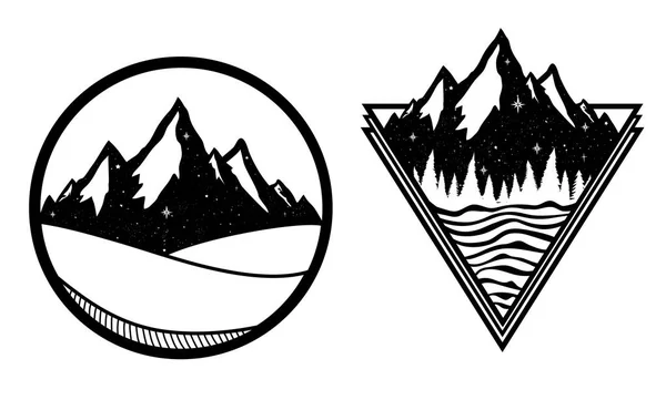 산악 레이블이 있는 벡터 세트입니다. 별, 그런지 점 및 소나무 숲이있는 삼각형 및 원 로고 유형 템플릿 — 스톡 벡터