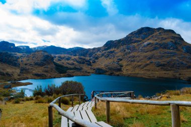 Toreadora Gölü ve Cajas Ulusal Parkı, Ekvador 'da bir dağ