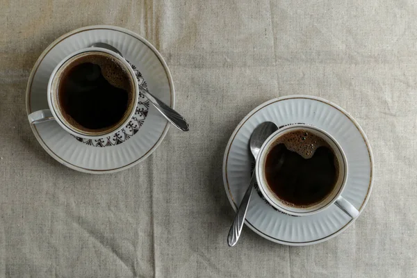 Kaffeekanne Und Tassen Mit Kaffee Auf Dem Tisch Mit Einem — Stockfoto