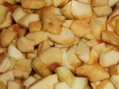 Beyaz şekerle kaplanmış taze elmaların yakın çekimi