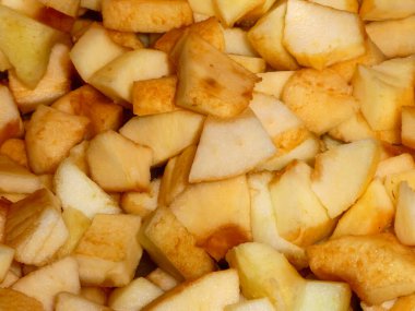 Pişirmeye ya da pişirmeye hazır taze elmalar yakın plan..