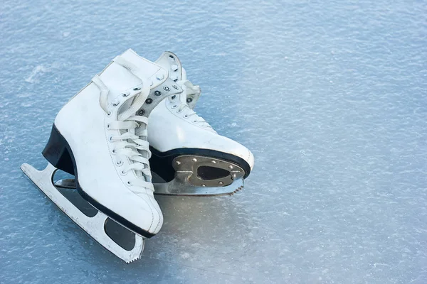 Old White Figure Skates Lie Ice Winter Outdoor Activities Sports — Stock Photo, Image