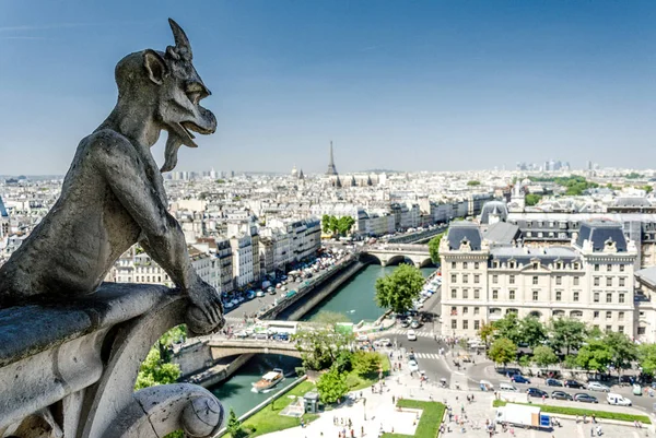 Notre Dame Paris Famous Chimera Demon Overlooking Eiffel Tower Cathedral — Stock Photo, Image