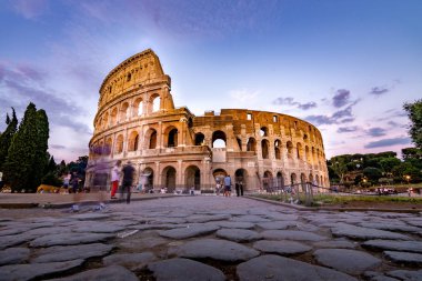 Rome, İtalya - Temmuz 17,2018: turist Kolezyum Roma İtalya ziyaret