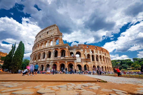 Roma Italia 2018 Julio Turistas Visitan Coliseo Roma Italia —  Fotos de Stock