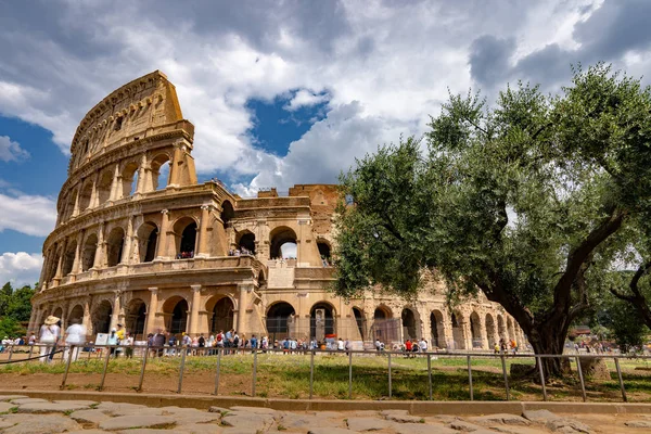 Roma Italia 2018 Julio Turistas Visitan Coliseo Roma Italia —  Fotos de Stock